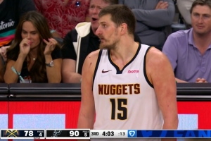 血亏！约基奇被吹进攻犯规 掘金挑战失败&主帅还赔上技犯 配图