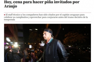 已成第一队长!阿劳霍组织巴萨全队聚餐,庆生+增强团队凝聚力 配图