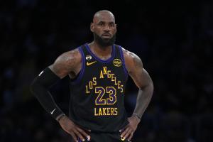 不抢戏!詹姆斯复出高效贡献18分7板7助2断1帽 配图