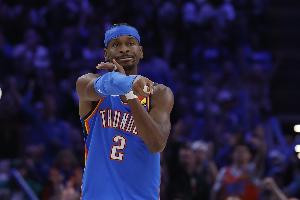 亚历山大:我比赛中不看数据 听到球迷欢呼才知自己破纪录了 配图