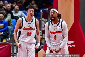 弑旧主!萨林杰15中9砍全场最高25分另6板 关键三分+罚球定胜局 配图