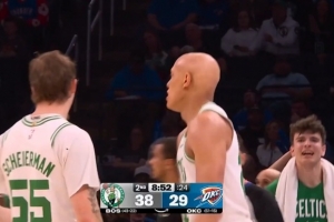 火力压制！阿隆·维金斯失误 沃尔什三分助队轰10-2打停雷霆 配图