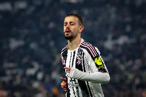 热格罗瓦迎来第一个孩子,尤文官推发文祝贺:恭喜! 配图