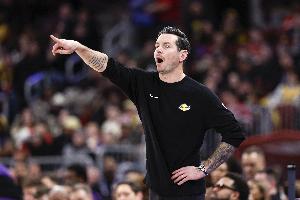 雷迪克:希望能夸一夸我们今晚防守哪里做得好 但我恐怕找不到 配图