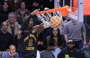 6前板化身统治者!艾顿半场10投8中 拿下16分8篮板&正负值+12 配图