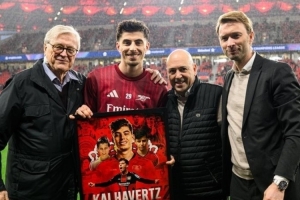 有情有义!勒沃库森在与阿森纳的比赛前,为哈弗茨准备了欢迎仪式 配图