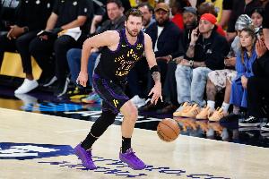 强势填满数据栏！东契奇打满首节11中4拿下12分7板2助1断1帽 配图