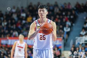 媒体人：张皓嘉末节俩三分价值千金 短期内应该能顶住些外界质疑 配图