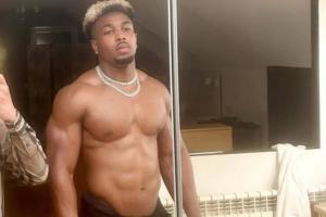 壮如牛！西汉姆助教：阿达玛更像NFL球员 球队已经禁止他练力量了 配图