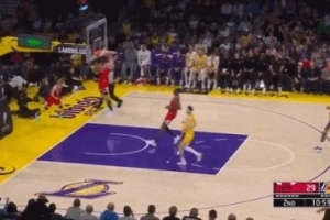 小伙子路走宽了！河村勇辉反击空篮不上 打板助飞布泽利斯暴扣！ 配图