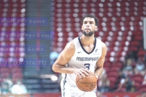 真没人了！灰熊将刚签10天合同的伯顿激活 对阵独行侠正好凑够8人 配图