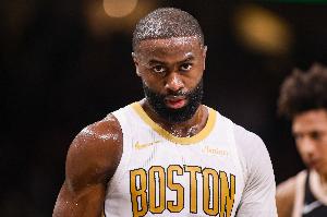 如何定义造犯规？杰伦·布朗：夸大身体接触 故意装成被犯规 配图