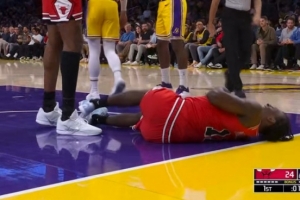 内线被冲击！湖人压哨对伦纳德·米勒犯规 遭遇对手9-0被追平 配图