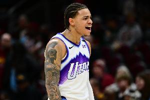 ESPN记者：爵士后卫基昂特·乔治右腿筋二级拉伤 两周后复查 配图