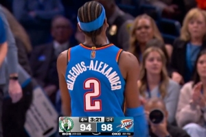 炉火纯青！亚历山大中投命中砍下个人第31分 雷霆领先4分打停对手 配图