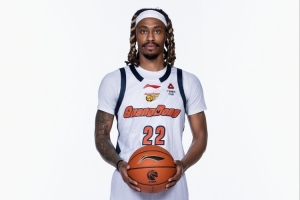 还需找状态！麦考尔半场出战3分42秒 2中0仅得1分另有2失误3犯规 配图