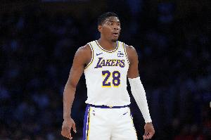 效率可以！八村塁半场7中5拿到12分 三分3中2 配图