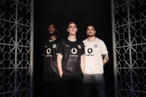 纪念红地球体育场100周年！多特官方推出特别纪念球衣 配图