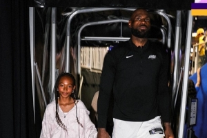 詹姆斯：我和妻子能得到的最大赞誉 是人们夸我们的孩子行为端正 配图