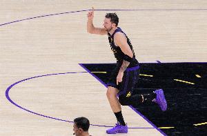 才27岁13天！东契奇砍生涯第8次50+ 超越NBA历史99.74%的球员 配图