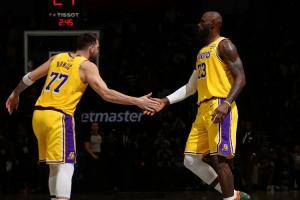 东契奇：我们需要给老詹更多投篮机会 并持续让他参与到进攻中来 配图