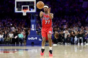 你得支棱起来！埃奇库姆半场毫无状态 8投仅1中&三分3中0 配图