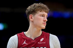 外线有谱！亚库乔尼斯半场7中4拿到12分 三分6中3 配图