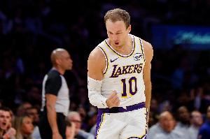 雷迪克：肯纳德0.5秒做决策的能力让人印象深刻 他也不是防守漏洞 配图