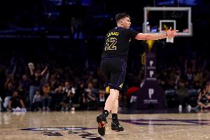 雷迪克：要求拉拉维亚做的事他都做到了 他得分上双我们有加成 配图