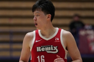 机会不多！杨瀚森首节出战8分22秒 3中1拿到2分1盖帽 配图