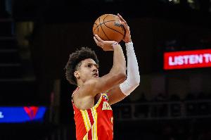 中流砥柱！杰伦·约翰逊15中7砍21分9篮板9助攻率领老鹰取8连胜 配图