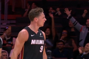 帅哥生涯之夜！拉松关键三分杀死比赛！砍下生涯新高28分了！ 配图