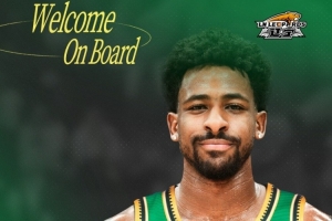 7中4贡献13分2助!乌戈:布罗金顿防守不错 还需时间融入体系 配图