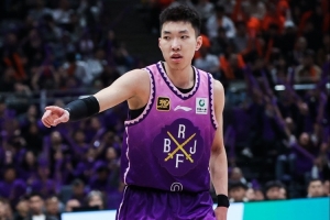 更加自信了!廖三宁17中8&三分7中4砍下23分7板3助3断 配图