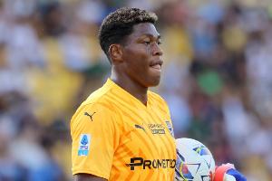 是个狠人!帕尔马主帅:铃木彩艳当时手指37处骨折仍坚持了10分钟 配图