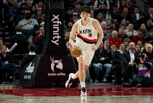 上了又好像没上!杨瀚森最后时刻登场48秒 各项数据挂蛋&正负值-3 配图