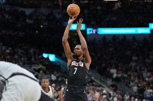 杜兰特谈关键得分：暂停时其实挺紧张 教练为我画战术&队友鼓励我 配图