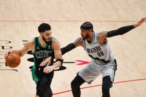 白巧克力不满：甜瓜不能给塔图姆建议？斯托克顿不能给控卫建议？ 配图