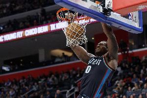 轻松两双到手！杜伦出战28分钟 15中12砍下30分13板2帽&7前场板 配图