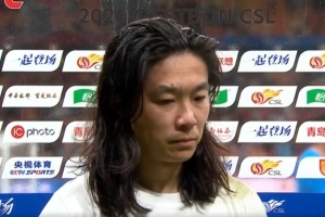 李提香谈队友领红牌后球队丢球：士气肯定有影响 但我们没有放弃 配图