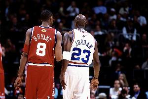 奥多姆：科比连续9场命中制胜球后 曾喃喃自语说“我比乔丹强” 配图