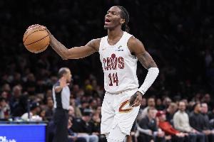 首发效果不错！埃利斯9中5&三分5中3 砍下13分3板2帽&填满数据栏 配图