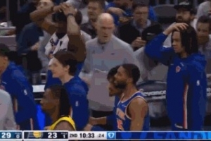 冲起来拦不住！阿努诺比后场一条龙单臂隔扣米卡·波特打停 配图