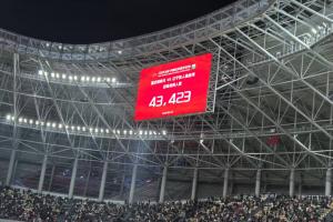 队史首个中超主场！铜梁龙主场龙兴足球场上座：43423人 配图