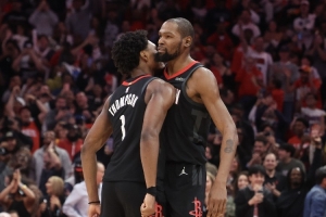 阿门:拥有KD这样的关键先生感觉真好 他今天又帮我们赢下了比赛 配图