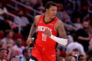 精神属性拉满!小贾巴里血染赛场得16分5板3助 关键三分奠定逆转 配图