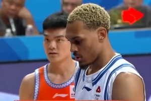 投篮这么差劲了？贝兹利半场5中1&罚球4中1仅拿3分 另有3助 配图