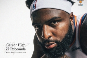 篮板痴汉!米切尔·罗宾逊抢下22个篮板生涯新高 其中9个前场篮板 配图