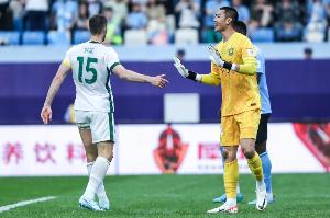 京媒:出于对伤病的评估,国安保险起见未让侯森在本轮报名 配图