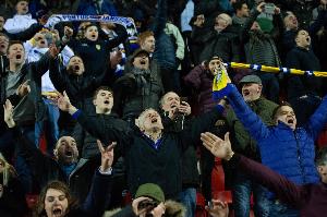 镜报：利兹联希望当局禁止球迷唱涉及恋童癖歌曲，曼联利物浦协助 配图